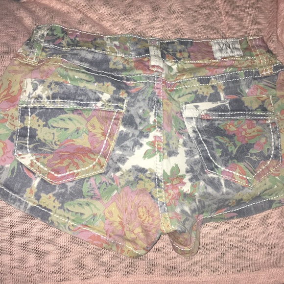 Shorts - Picture 2 of 3